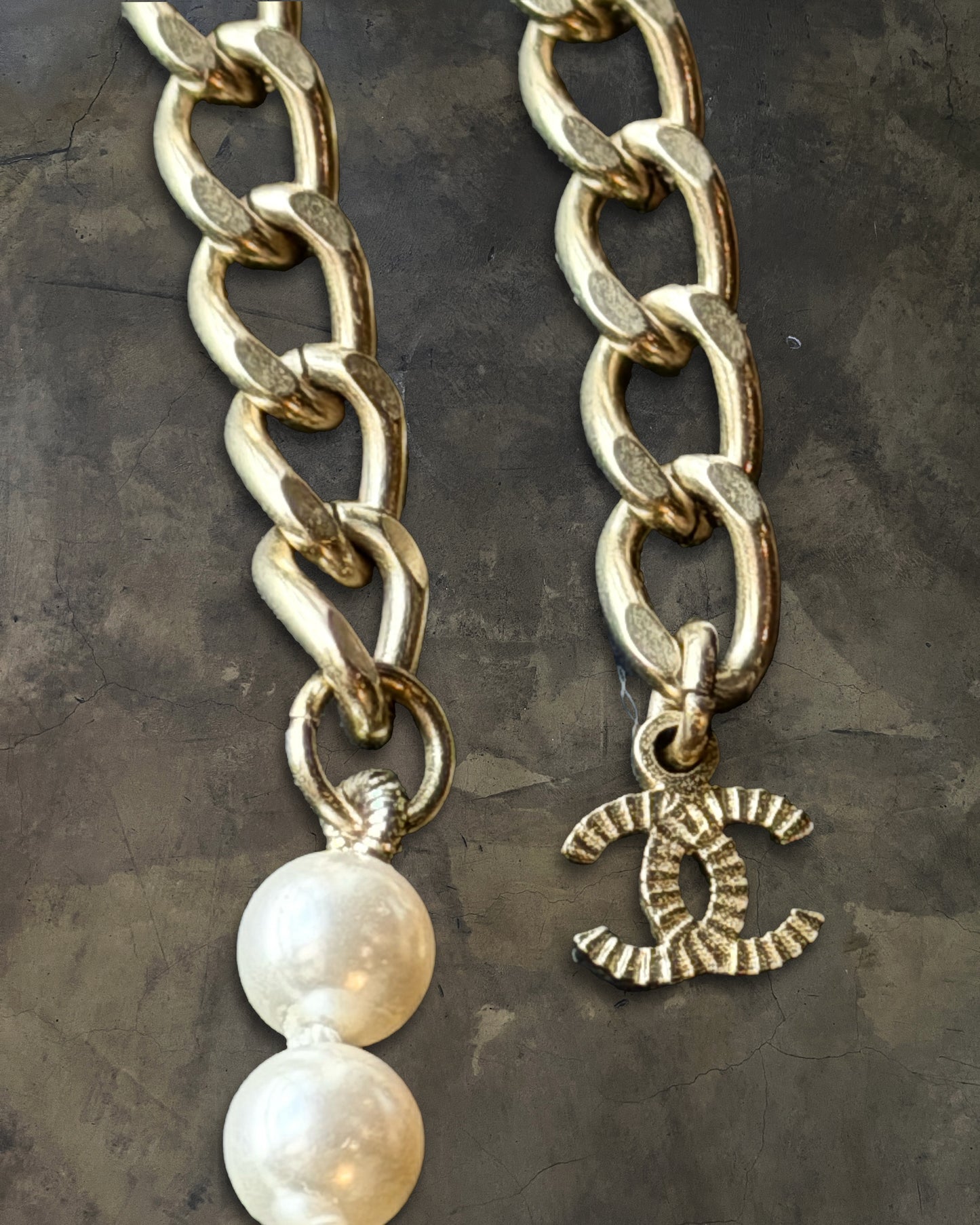 CHANEL 2022 CRYSTAL CC PEARL NECKLACE