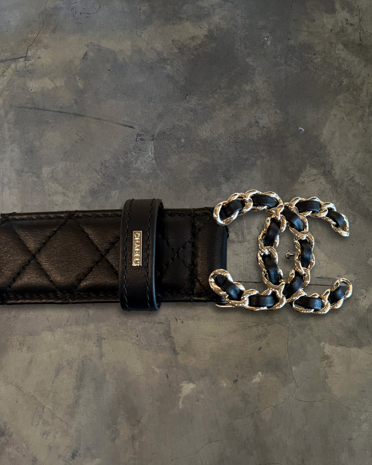CHANEL BLACK QUILTED CC BELT