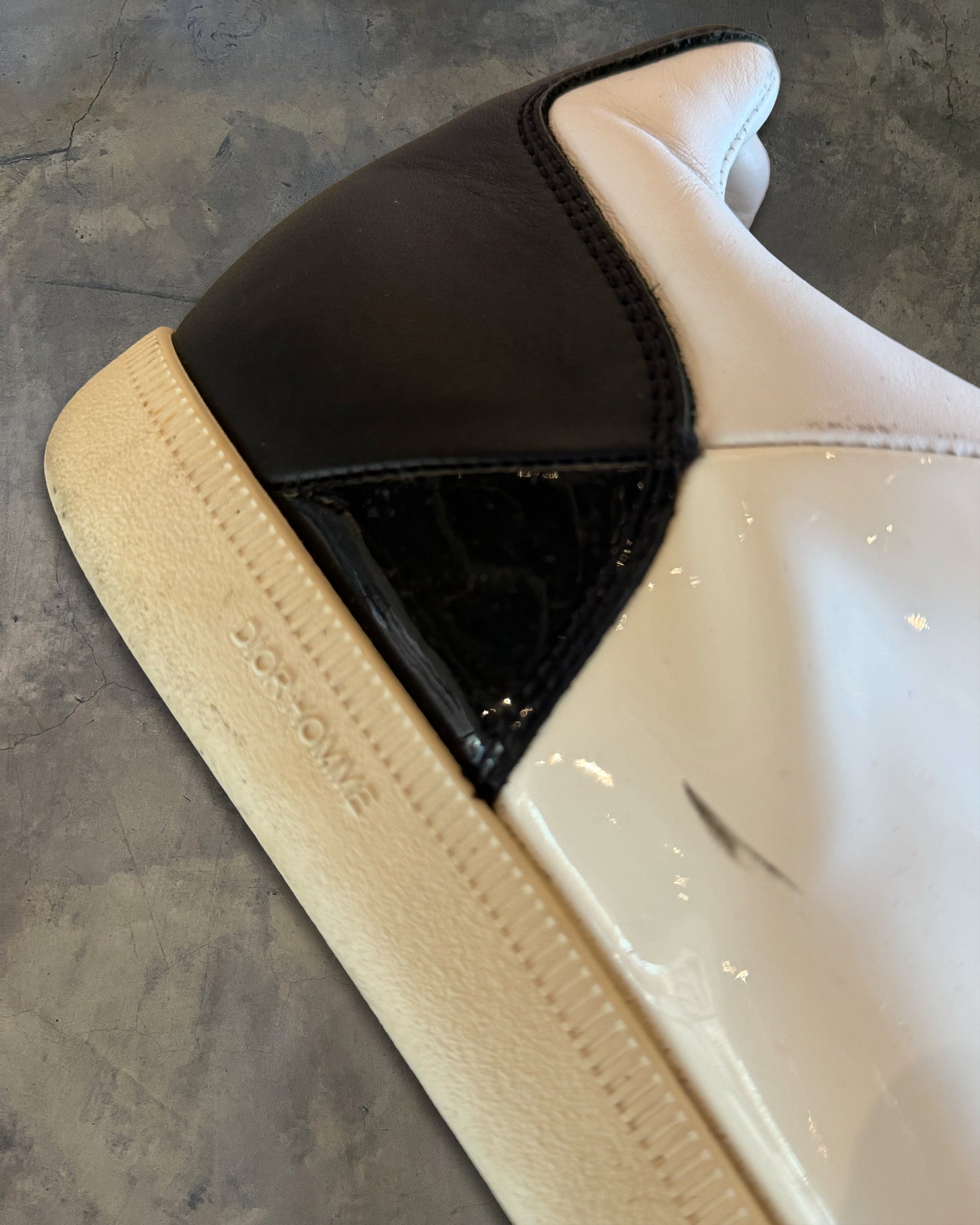 DIOR HOMME PATENT LEATHER B02 SNEAKERS