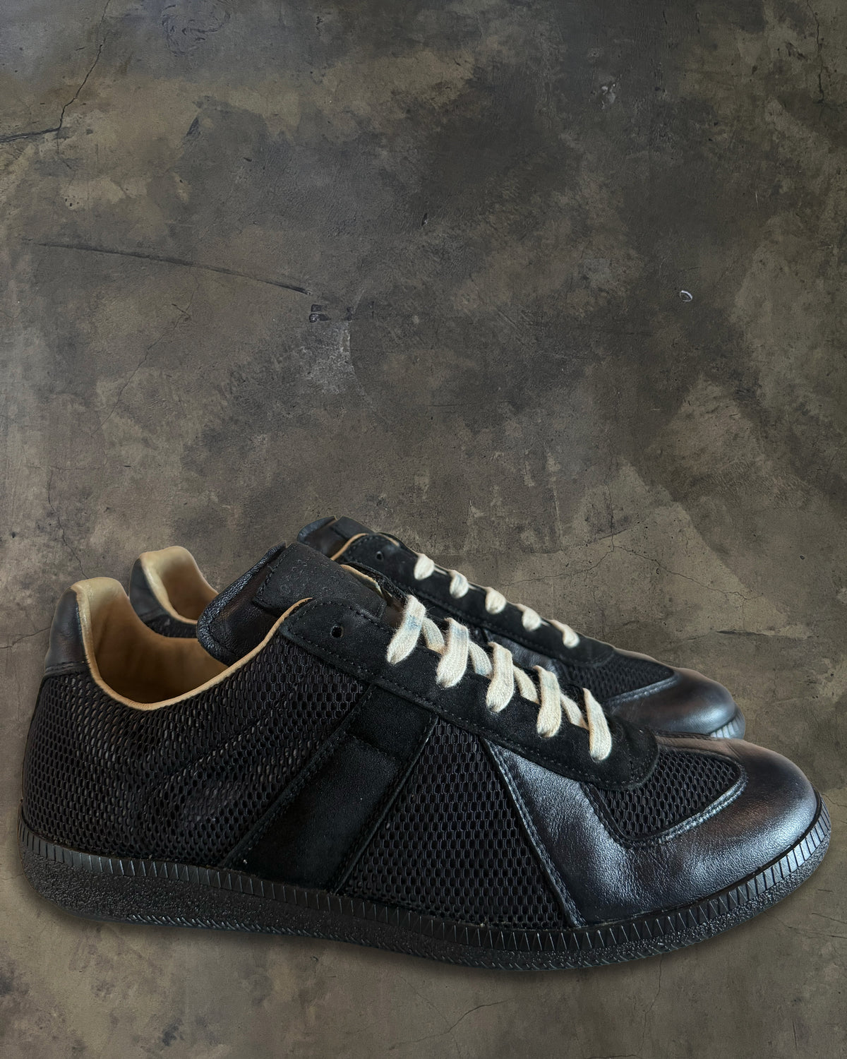 MAISON MARGIELA BLACK MESH GAT 41