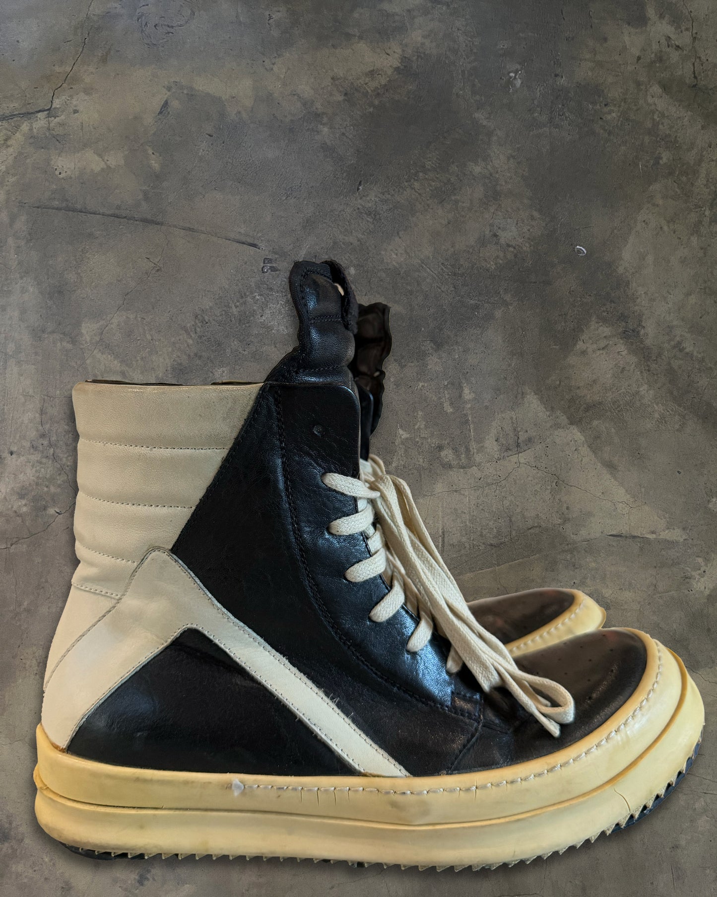RICK OWENS FW2010 "GLEAM" SHORT TONGUE STAPLE GEOBASKETS