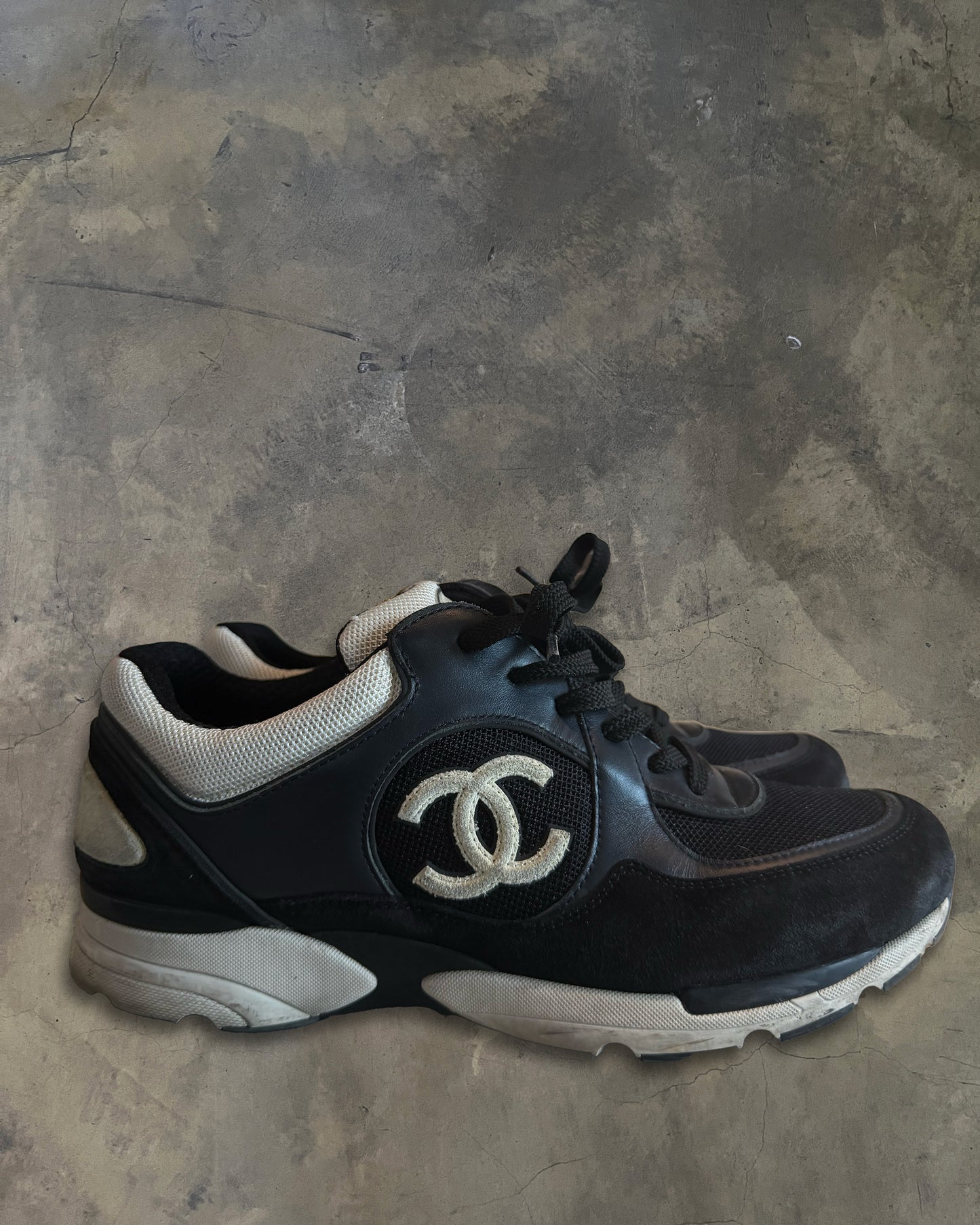 CHANEL CC LOGO SUEDE SNEAKERS