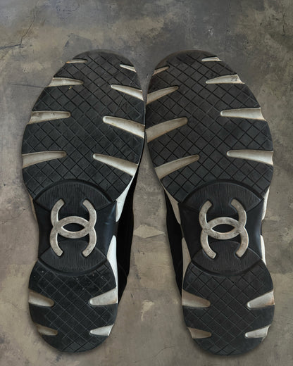 CHANEL CC LOGO SUEDE SNEAKERS