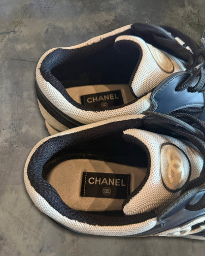 CHANEL CC LOGO SUEDE SNEAKERS