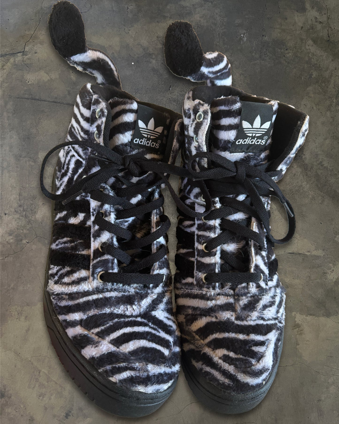 JEREMY SCOTT X ADIDAS ZEBRA SNEAKER