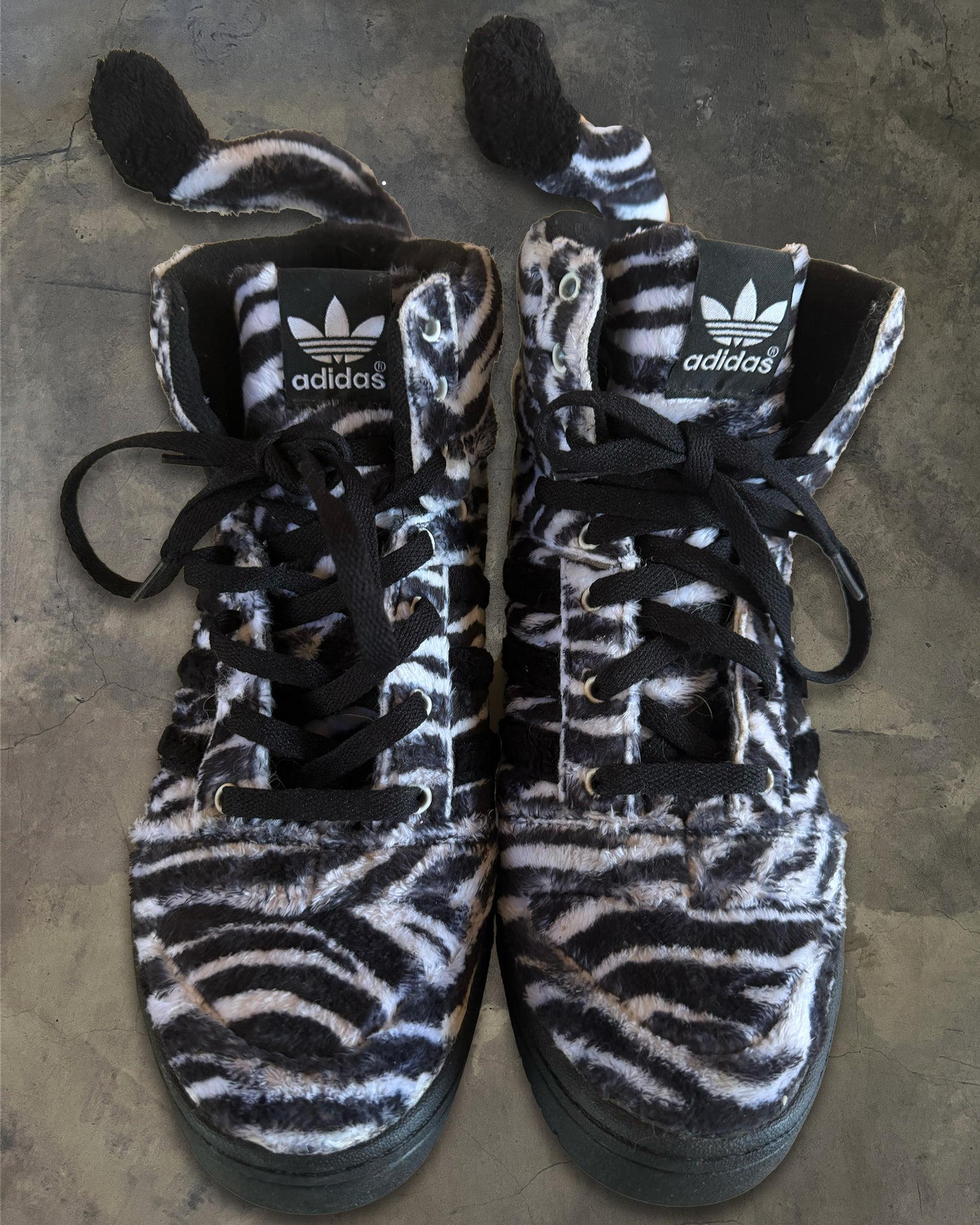 JEREMY SCOTT X ADIDAS ZEBRA SNEAKER