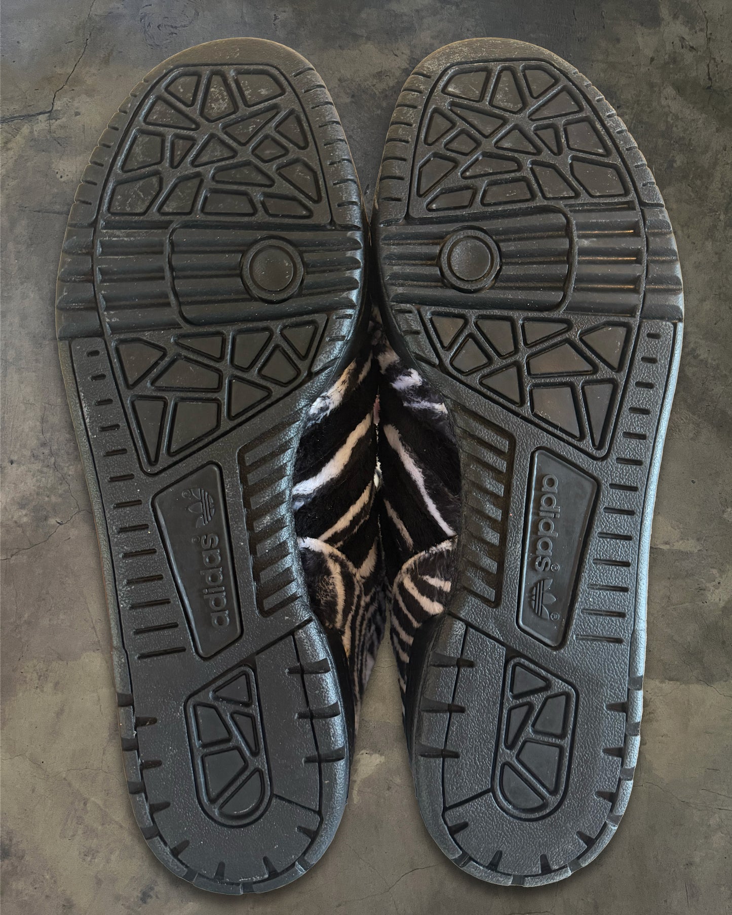 JEREMY SCOTT X ADIDAS ZEBRA SNEAKER