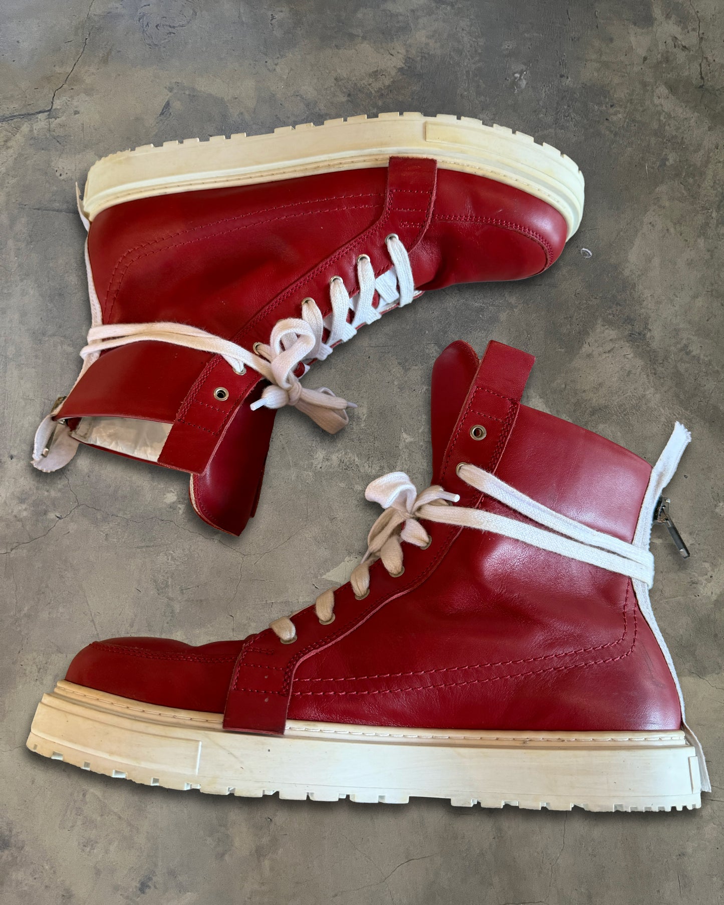 KRISVANASSCHE RED HIGH TOP SNEAKERS