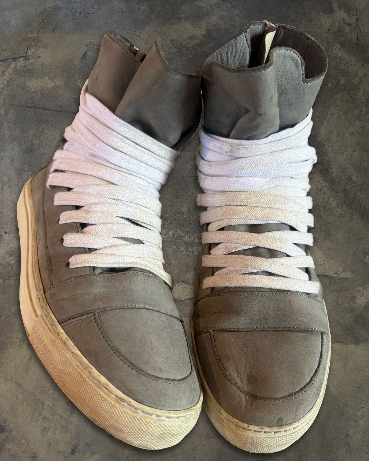 KRISVANASSCHE AW2010 DARK GREY MEGA LACED HIGH TOP