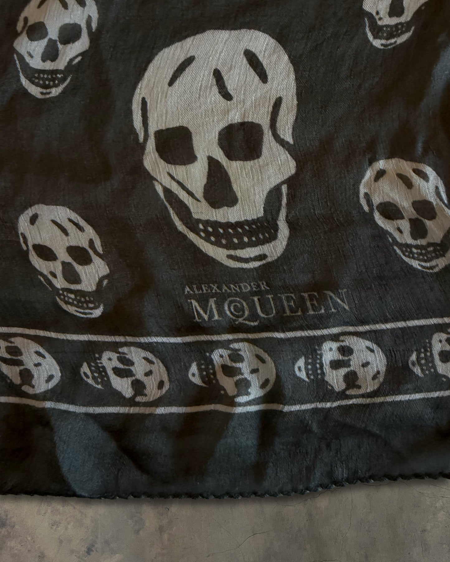 ALEXANDER MCQUEEN CLASSIC SKULL SCARF