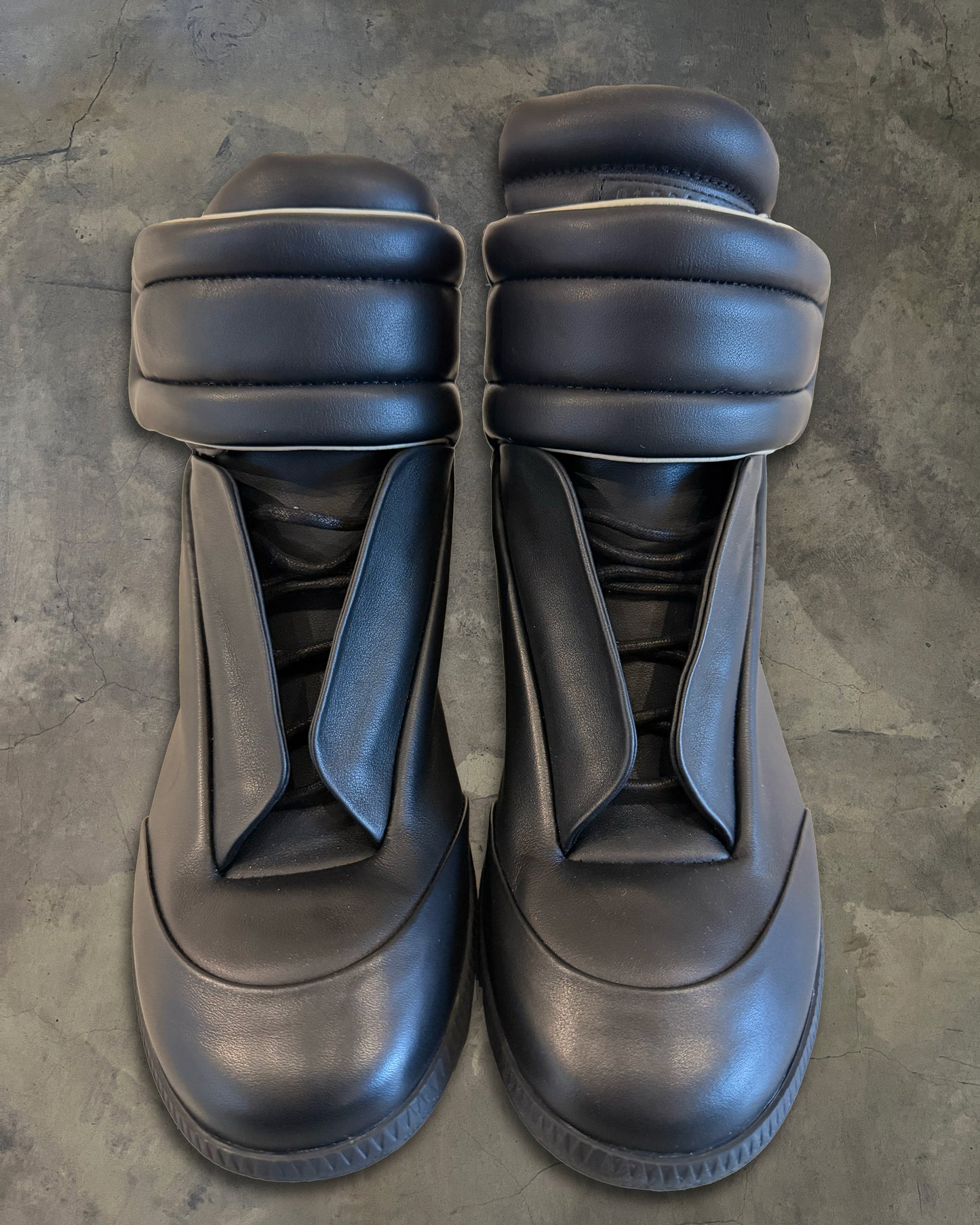 MAISON MARGIELA SS2025 BLACK FUTURES