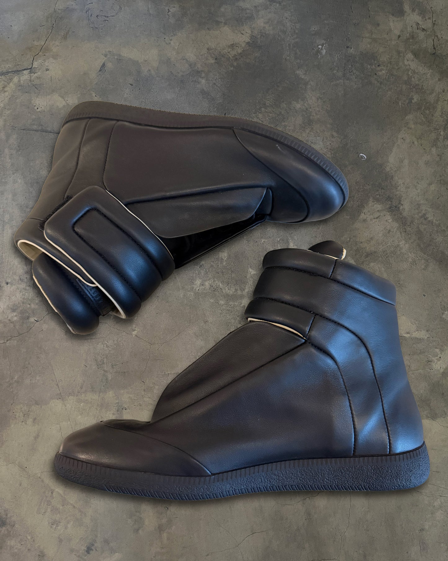 MAISON MARGIELA SS2025 BLACK FUTURES