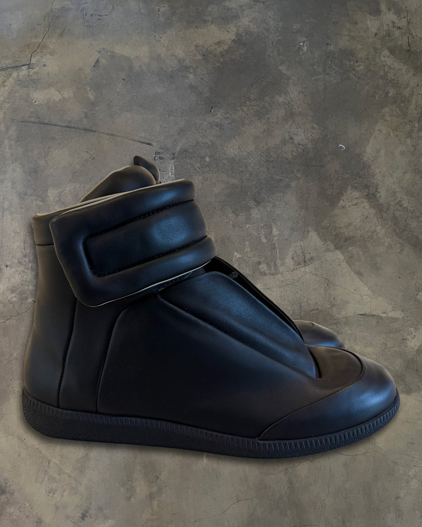 MAISON MARGIELA SS2025 BLACK FUTURES