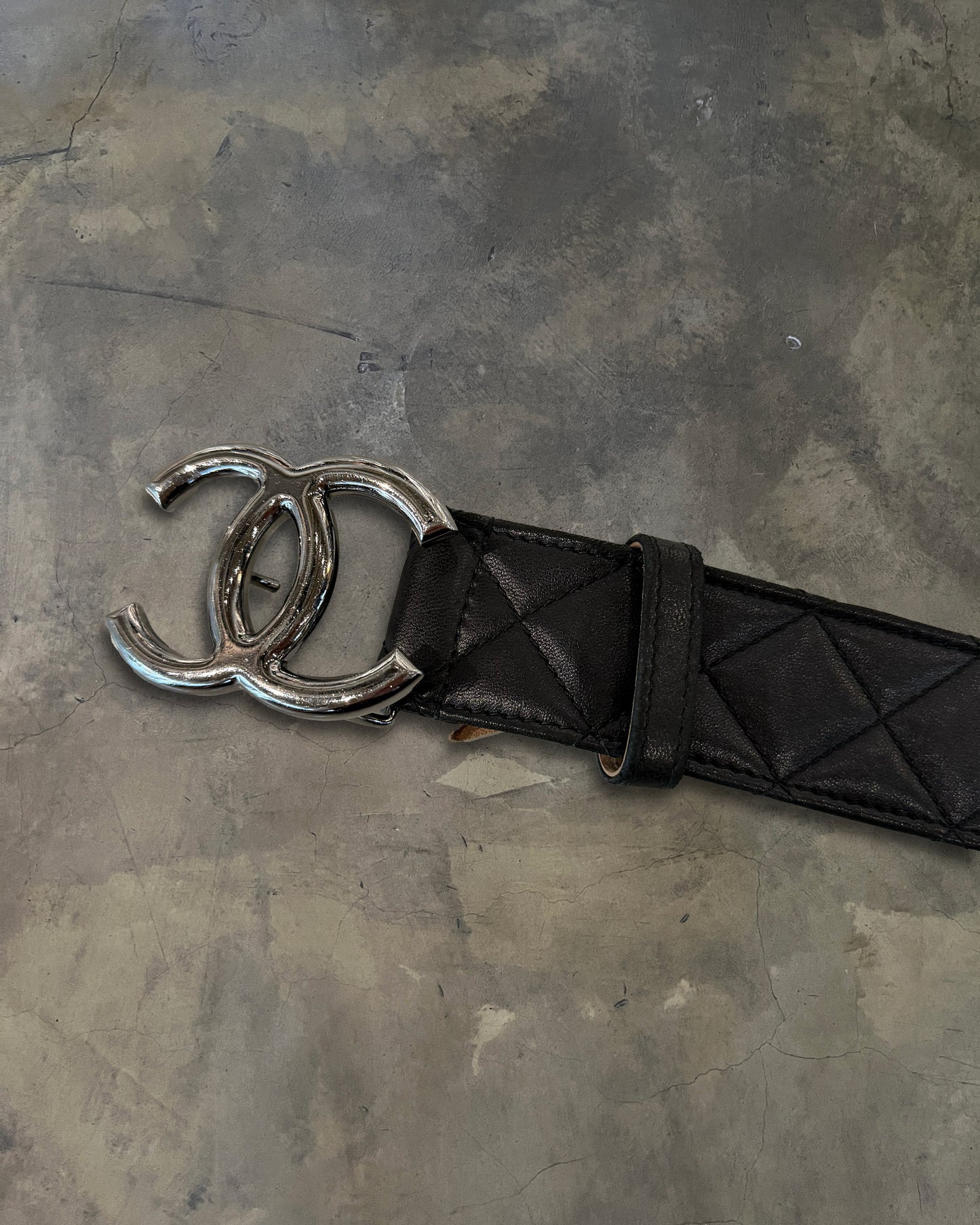 CHANEL BLACK QUILTED CC BELT
