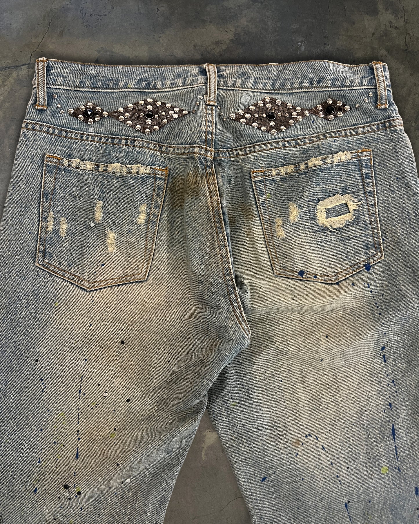 SCHLUSSEL STUDDED PAINTER DENIM
