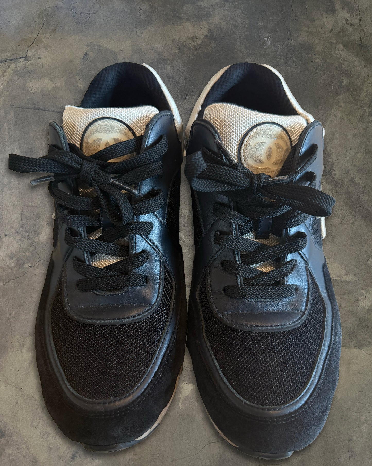 CHANEL CC LOGO SUEDE SNEAKERS