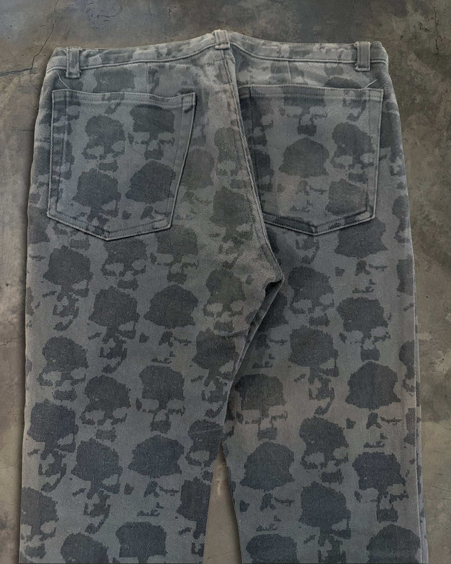 UNDERCOVER AW2001  " D.A.V.F" GREY SKULL PANTS