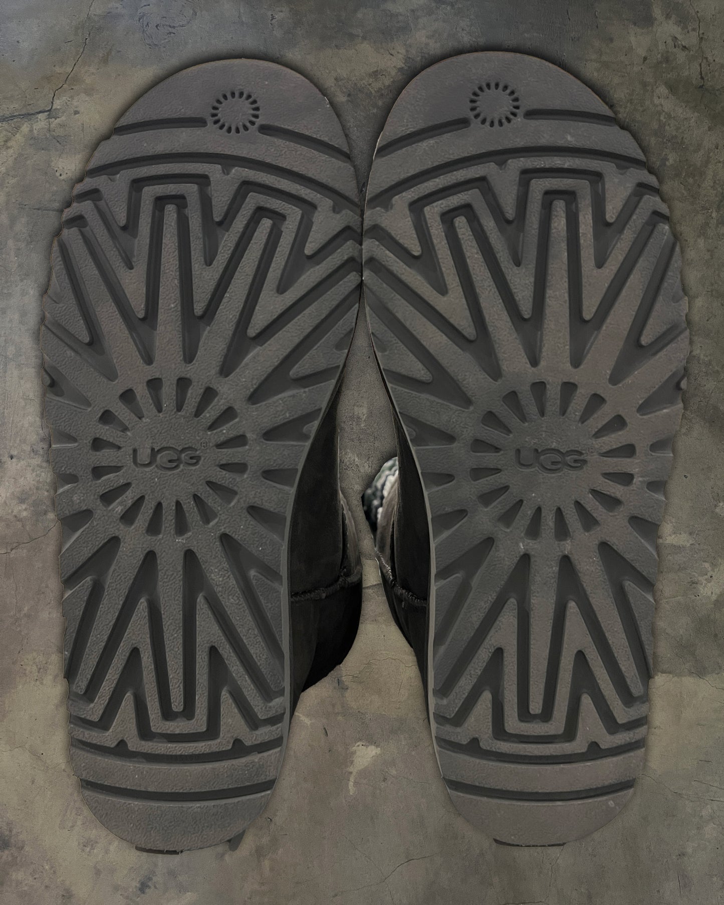 SACAI X UGG KNIT CLASSIC BOOTS