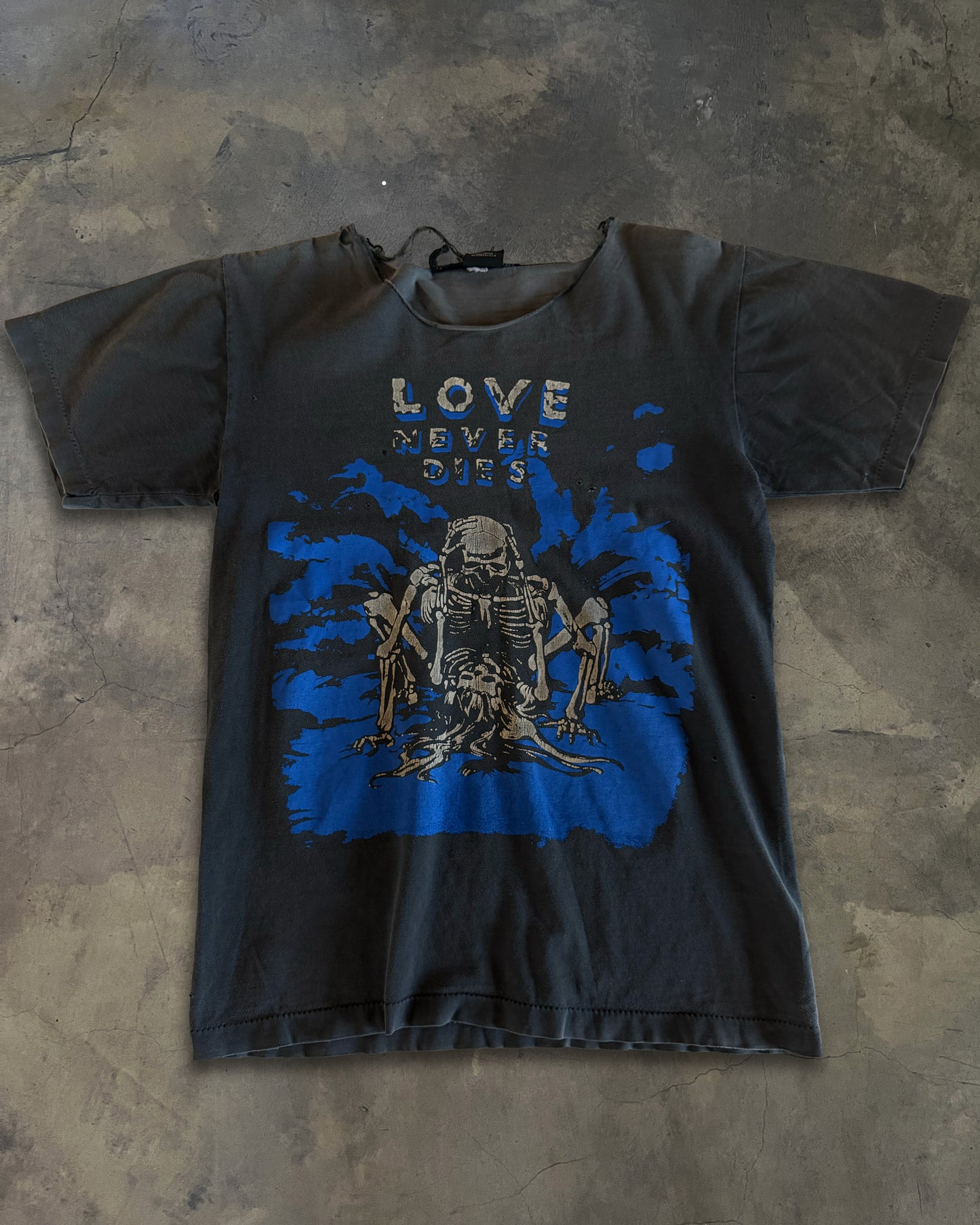 90'S LOVE NEVER DIES TEE